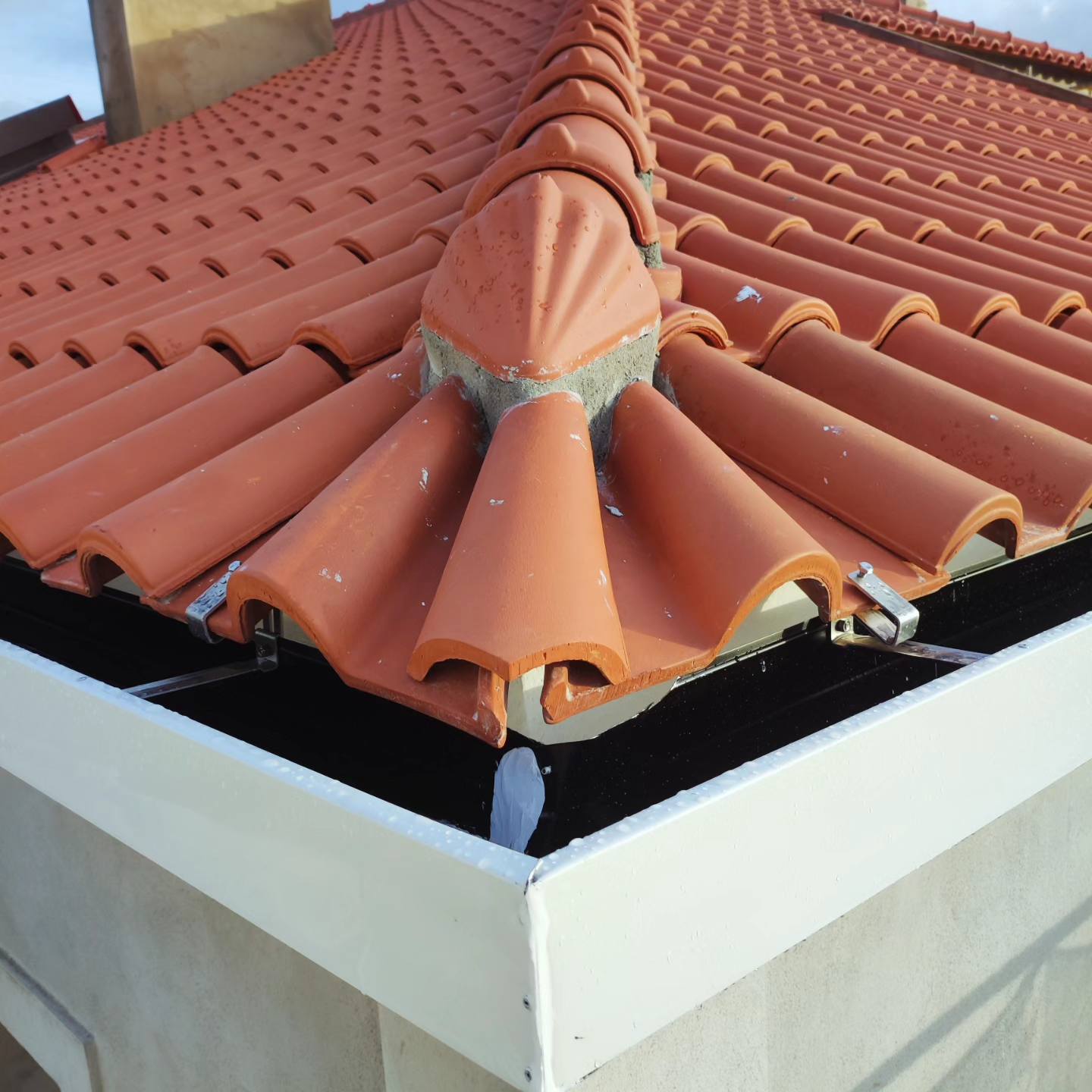 Rufos e capeamentos em telhado cerâmico